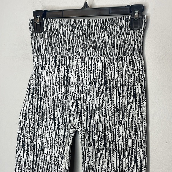 Athleta | Flurry Elemental Leggings Seamless Size Small Black & White - Picture 3 of 6